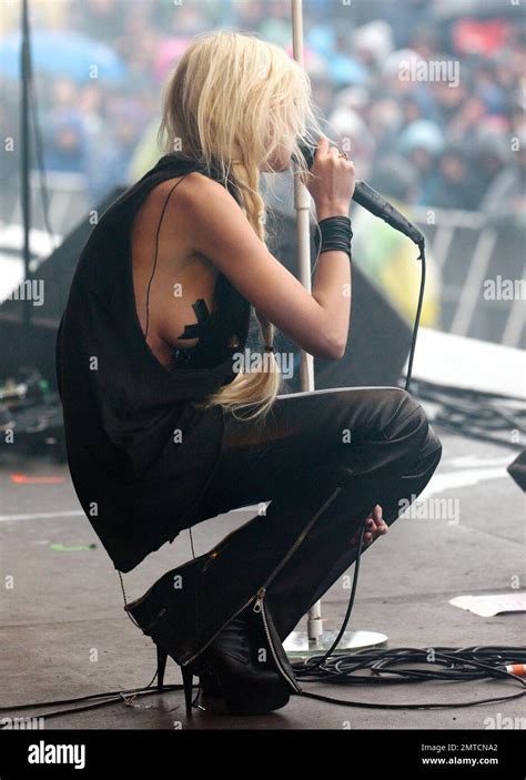 taylor momsen tape|Taylor Momsen Rocks Black Tape, Nothing Else at。